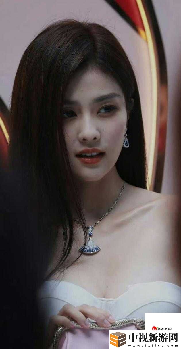 白鹿扒胸露奶事件爆雷！女性為何成流量密碼